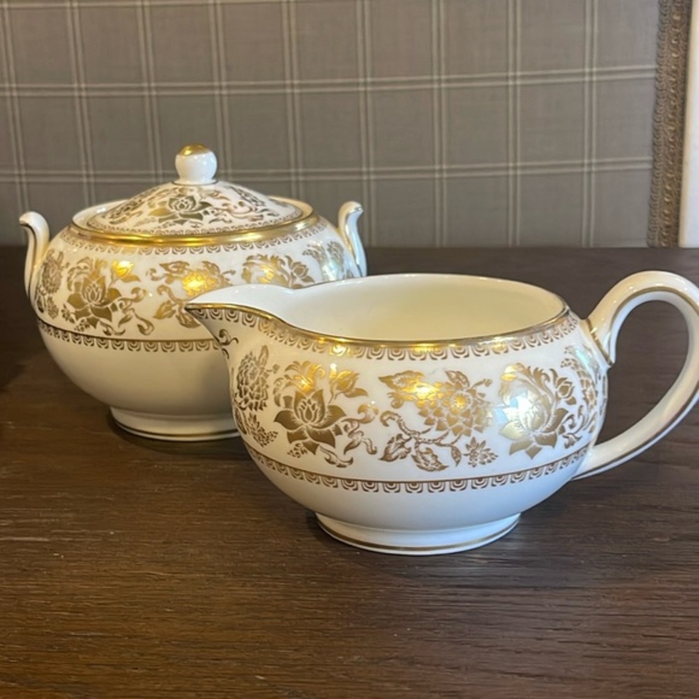Wedgewood Gold Damask Lidded Sugar Bowl And Creamer